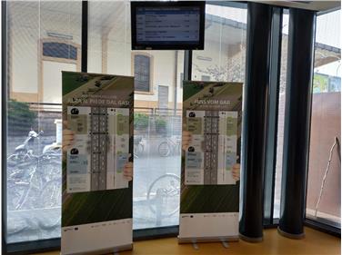 Pannelli informativi sulla prima fase del progetto BrennerLEC posizionati all'ingresso della funivia del Renon (Foto:Appa Bolzano)