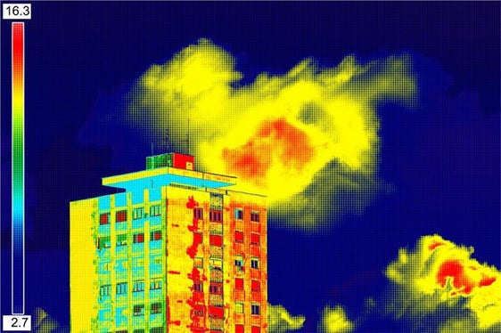 Thermographieaufnahme eines Gebäudes (Quelle: IDM Südtirol)