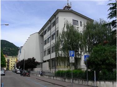 Der Sitz des Labors für Lebensmittelanalysen und Produktsicherheit in der Amba-Alagi-Straße 5, Bozen
