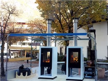 Dimostrazioni pratiche sulla corretta combustione delle stufe a legna (Foto: Agenzia provinciale per l'ambiente e la tutela del clima)