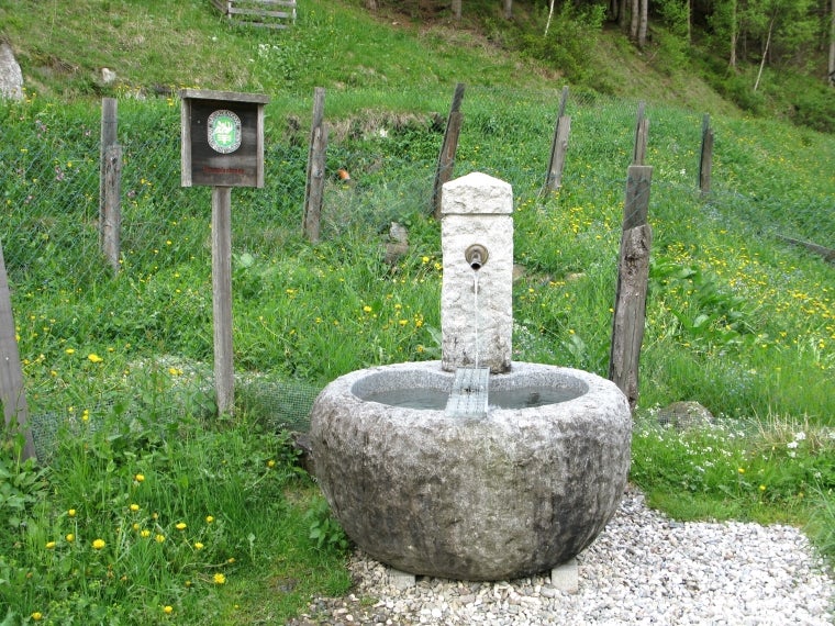 Rasen Antholz, Stampferbrunnen (Foto: Landesagentur für Umwelt und Klimaschutz)