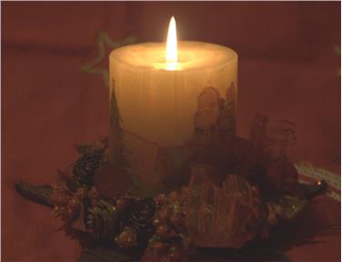 Weihnachtskerze (Foto: Landesagentur für Umwelt)