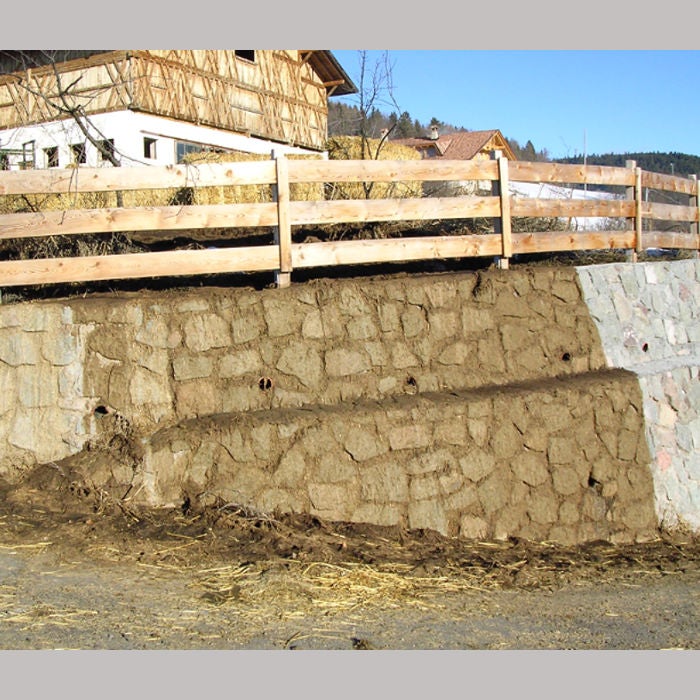 Für die Güllelagerung ungeeigneter Mist (Foto: Landesagentur für Umwelt und Klimaschutz)