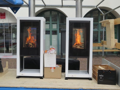 Eppan Vorführung richtig und falsch anfeuern (Foto: Energieforum Südtirol, 2017)