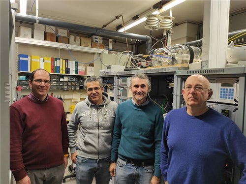 Besuch im Eichlabor des Labors für Luftanalysen und Strahlenschutz; von links: Günther Kerschbaumer (Appa BZ), Fabio Cadoni (ISPRA), Diego Capobianco (ISPRA) und Oswald Vigl (Appa BZ)