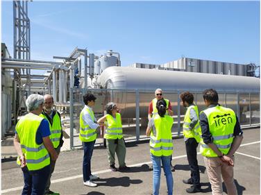 Die Gruppe aus Bozen während der Besichtigung der Anlage für organische Abfälle in Reggio Emilia (Foto: Landesagentur für Umwelt und Klimaschutz  Bozen)