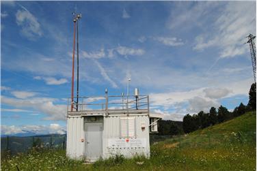 La stazione di misura della rete fissa di monitoraggio della qualità dell’aria sul Renon (Foto: Agenzia provinciale per l'ambiente)