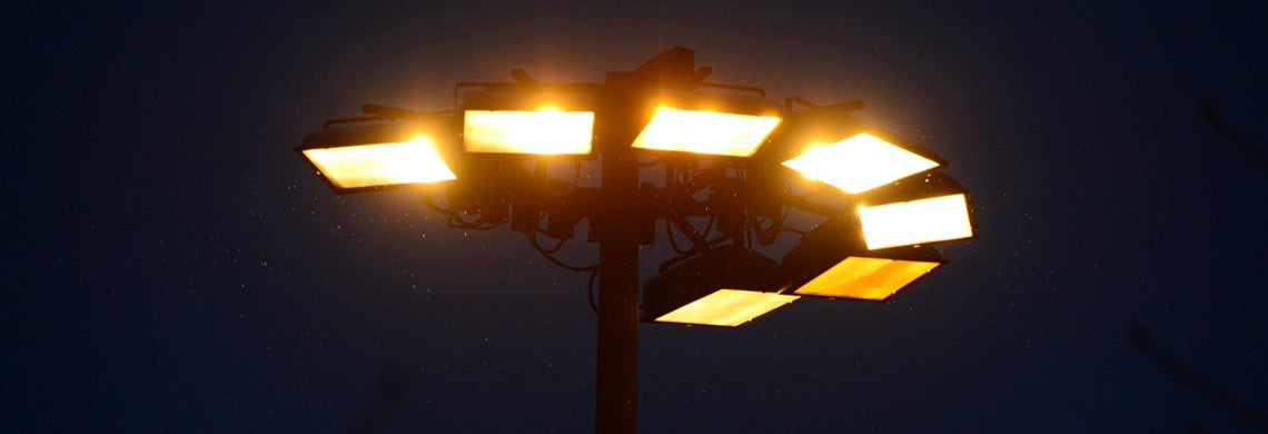 Asymmetrische Scheinwerfer für Sportplätze