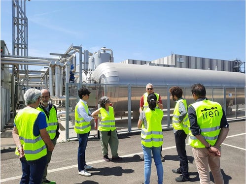 Die Gruppe aus Bozen während der Besichtigung der Anlage für organische Abfälle in Reggio Emilia (Foto: Landesagentur für Umwelt und Klimaschutz  Bozen)