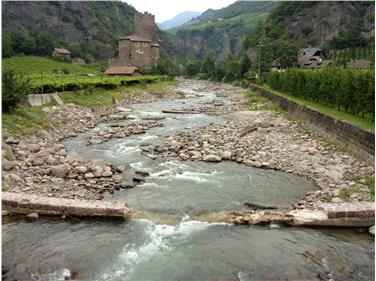 Torrente Talvera: con il rifacimento delle briglie la sicurezza resta garantita e in aggiunta si agevola la migrazione dei pesci (Foto: Agenzia protezione civile)