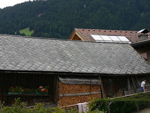 Dach eines alten Holzschuppen (Foto: Landesagentur für Umwelt und Klimaschutz)