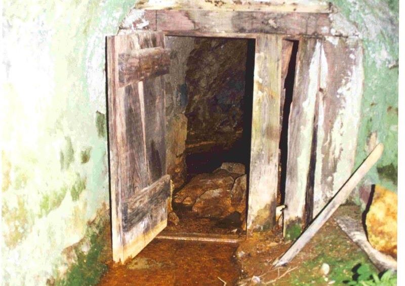 Bagni di Mezzo - galleria di presa (Foto: Agenzia provinciale per l'ambiente e la tutela del clima, Uff. Gestione sostenibile delle risorse idriche, 2003)