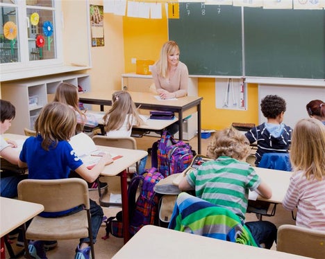 La scarsa qualità dell’aria all’interno degli edifici scolastici è un tema molto attuale divenuto oggetto di studio del progetto di ricerca Interreg QAES (foto: homepage QAES https://www.qaes.it/)