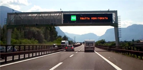 Die neue Beschilderung, welche auf die empfohlene Reisegeschwindigkeit hinweist (Foto: Landesagentur für Umwelt)