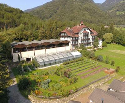 Neugestalteter Schaugarten an der FS Salern