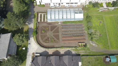 Neugestalteter Schaugarten an der FS Salern