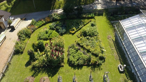 Neugestalteter Schaugarten an der FS Salern