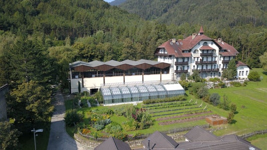 Neu gestalteter Schaugarten an der FS Salern