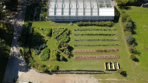 Neugestalteter Schaugarten an der FS Salern