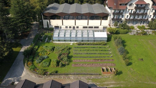 Neugestalteter Schaugarten an der FS Salern