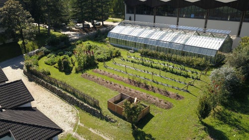 Neugestalteter Schaugarten an der FS Salern