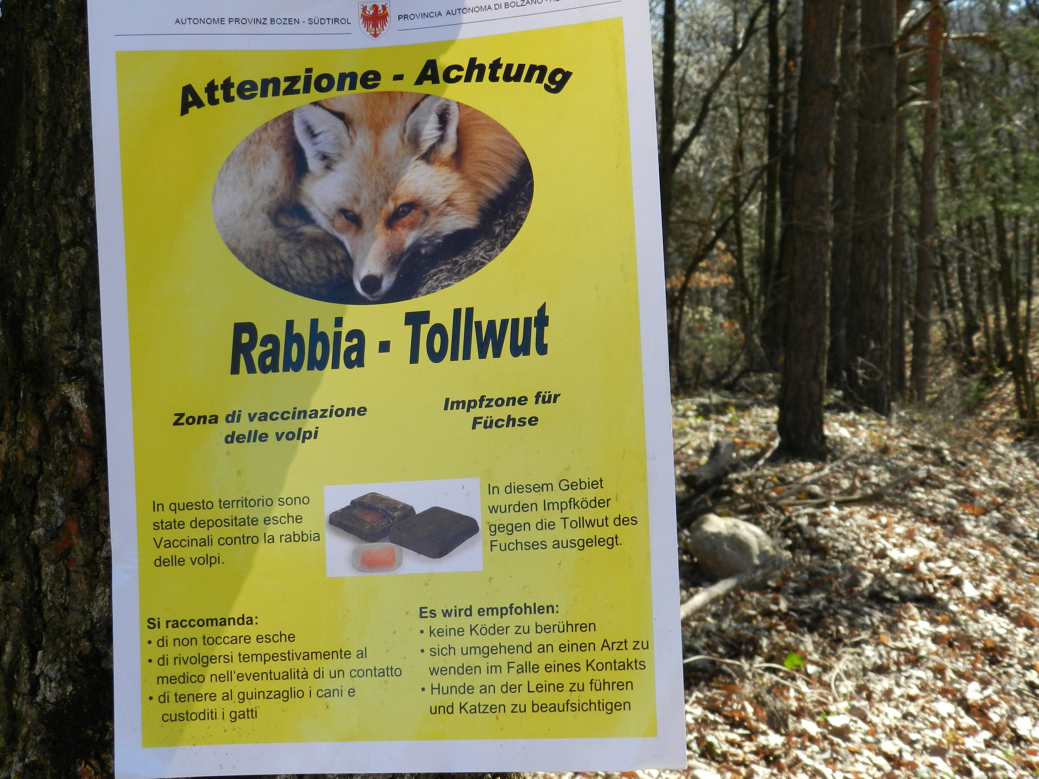 Avviso del 2009 per informare i cittadini sull'allora zona di vaccinazione delle volpi © Servizio veterinario provinciale