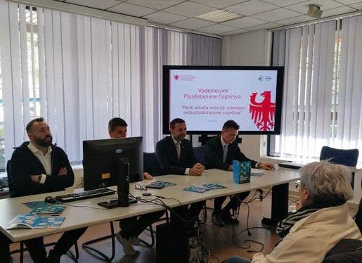 Un momento della presentazione del Vademecum sulla plusdotazione. Da sinistra, il dott. Iuri Mastrandrea, l'isp. Christian Rispoli, l'ass. Marco Galateo e il Sovrintendente Vincenzo Gullotta.