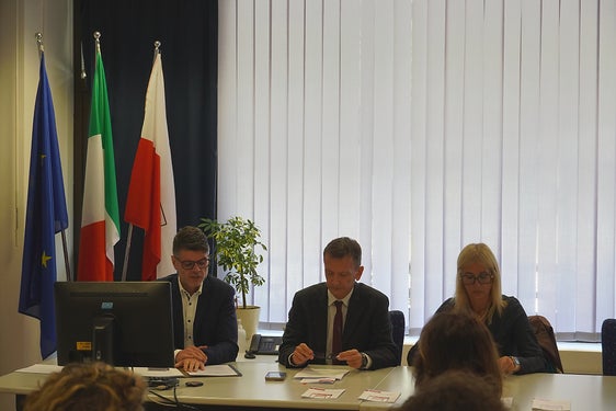 Da sinistra: l'ispettore Christian Rispoli, il Sovrintendente scolastico Vincenzo Gullotta e la dott.ssa Donatella Arcangeli. 