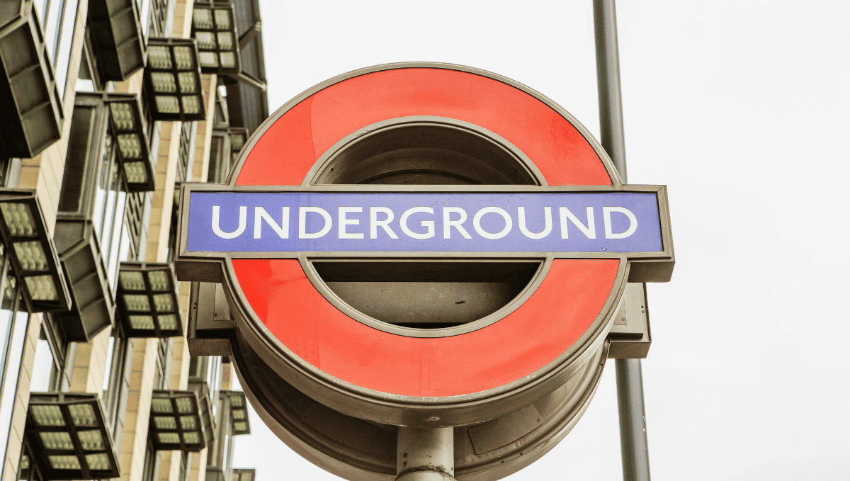 London%20Underground%20sign.%20From%20Canva.png