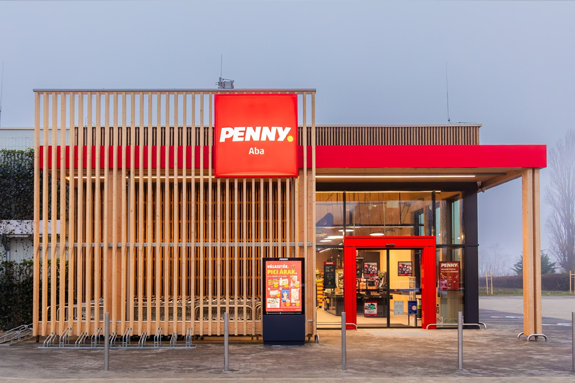 Abán nyitotta meg az ország első tisztán fa szerkezetű üzletét a PENNY