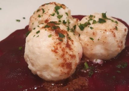 Ricottaknödel auf Rohnencarpaccio
