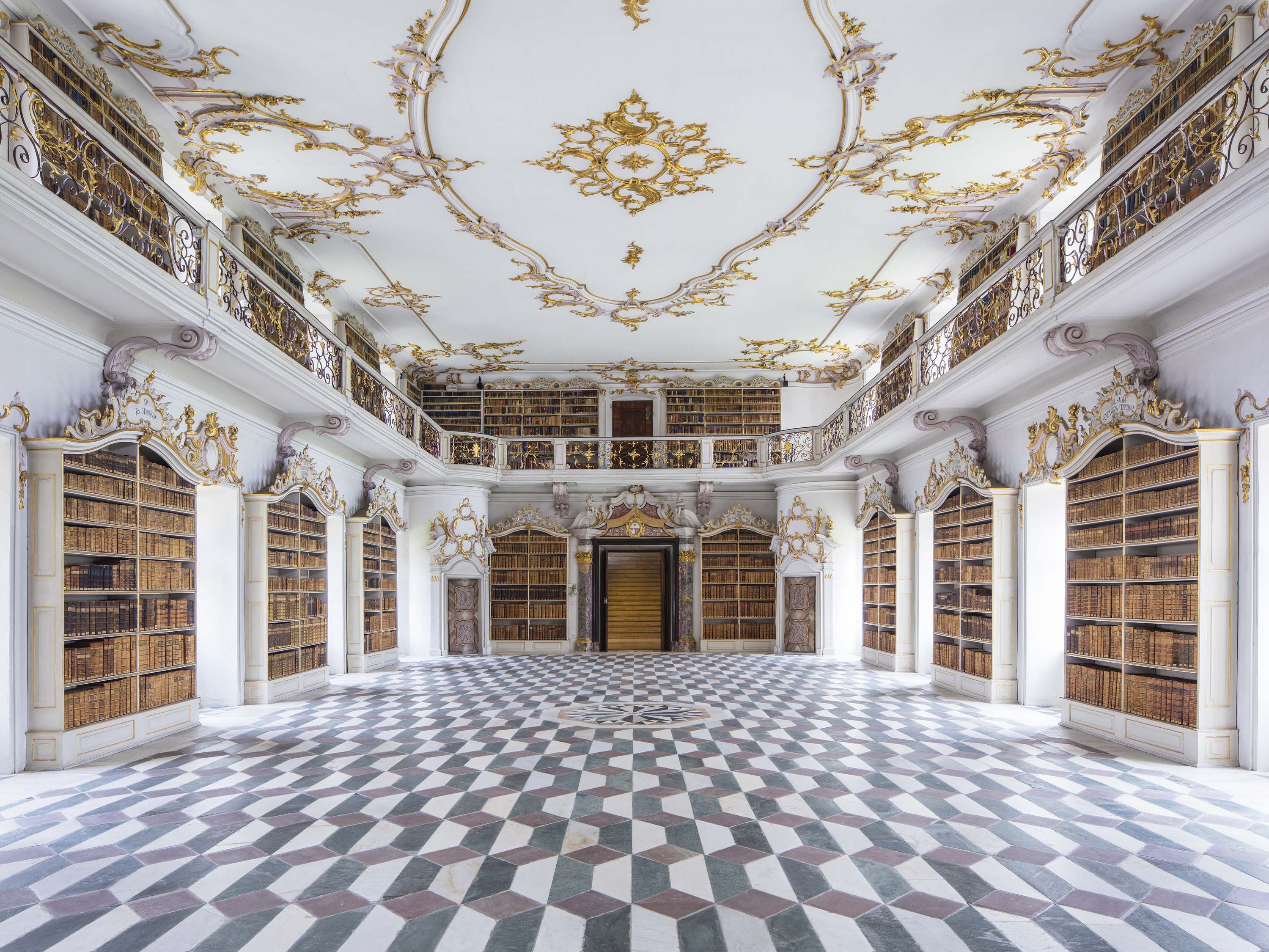 Augustiner Chorherrenstift Neustift, historische Bibliothek. Foto Richard Groener