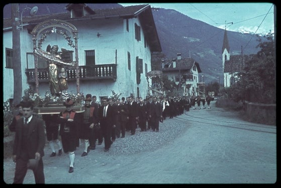 Historische Farb-Dia aus Lana aus den Diabeständen des Südtiroler Obstbaumuseums