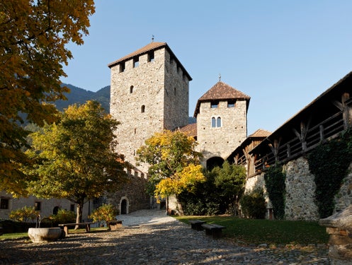 Castel Tirolo, corte interna. Foto Hermes