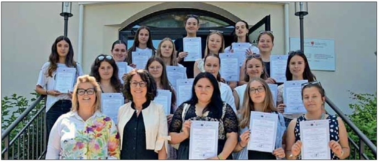 4. Klasse mit Diplomen. Foto: FS Tisens