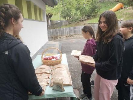 Gesunde Jause für Mittelschüler:innen St. Pankraz. Foto: FS Tisens