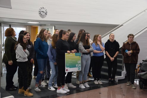 Preisverleihung Wettbewerb politische Bildung 2. Klasse. Foto: FS Tisens