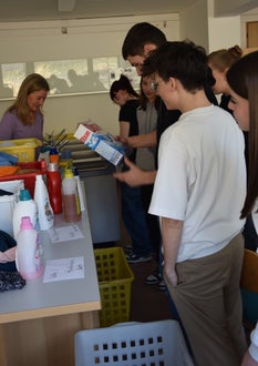 Haushaltsparcour 2024, Wäschepflege. Foto: FS Tisens