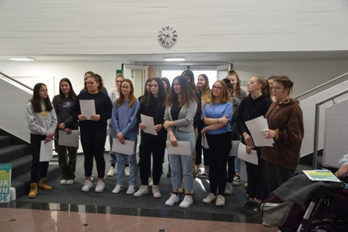 Preisverleihung Wettbewerb politische Bildung 2. Klasse. Foto: FS Tisens