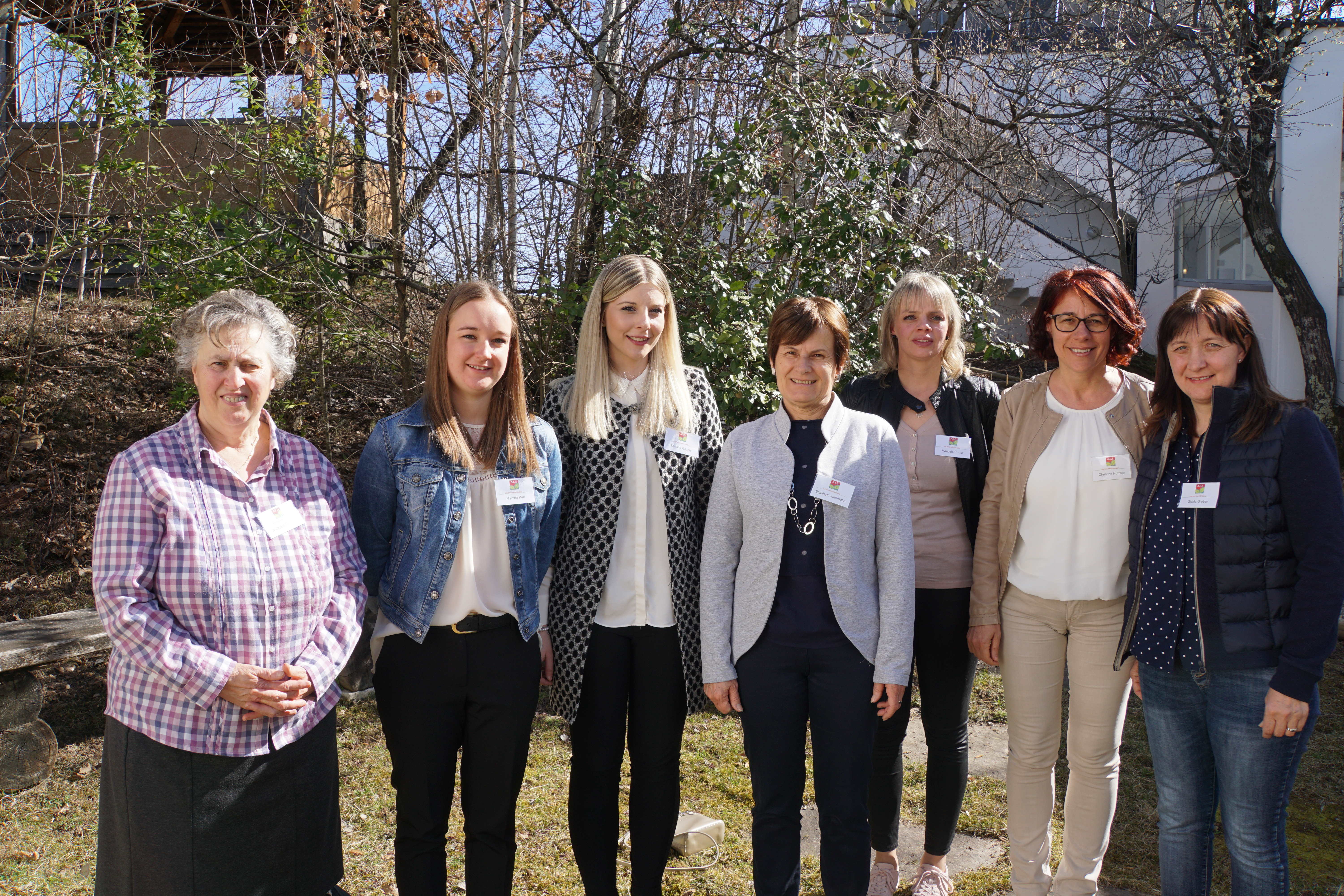 Ausschuss Absolventenverein, 2019. Von l. n. r.: Waltraud Duregger, Martina Puff (Stellvertreterin), Martina Gögele (Obfrau), Elisabeth Innerhofer, Manuela Pixner (Kassiererin), Christine Holzner (Schulleiterin und Schriftführerin) und Gisela Gruber. Foto: FS Tisens