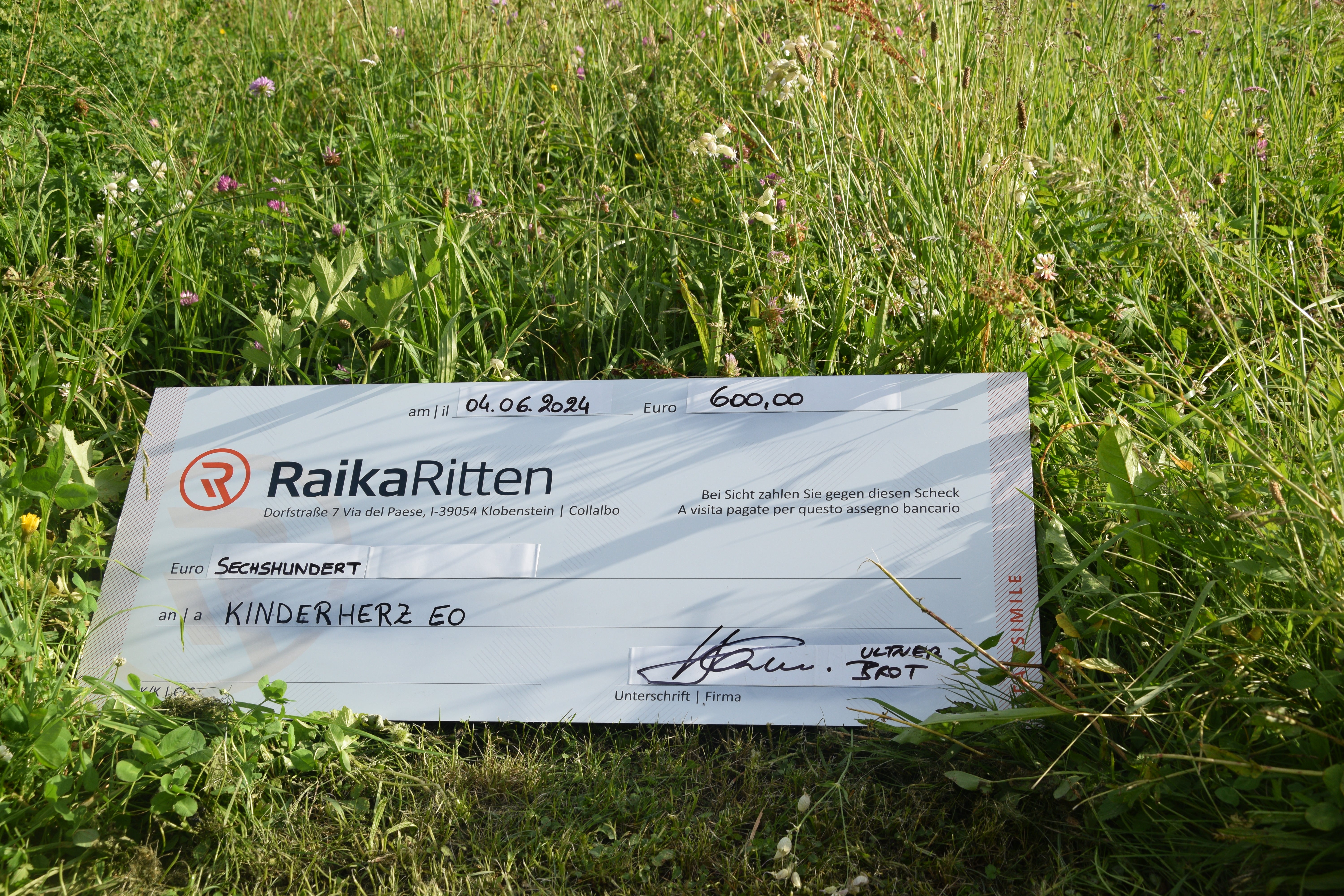 Scheckübergabe "Kinderherz". Foto: FS Tisens