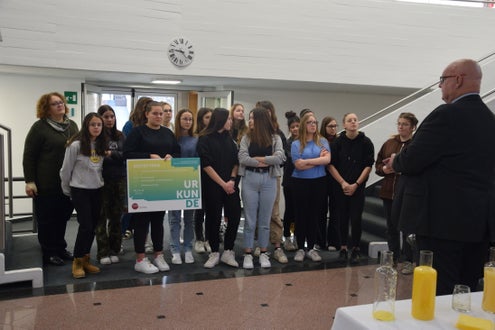 Preisverleihung Wettbewerb politische Bildung 2. Klasse. Foto: FS Tisens