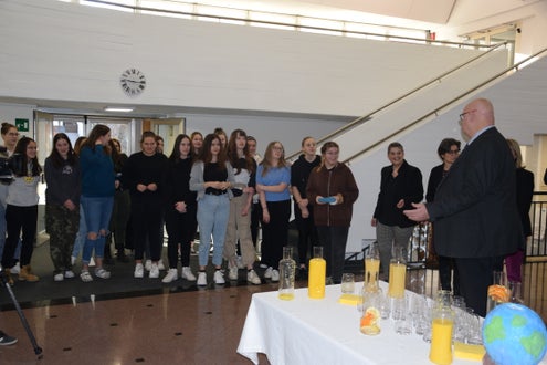 Preisverleihung Wettbewerb politische Bildung 2. Klasse. Foto: FS Tisens
