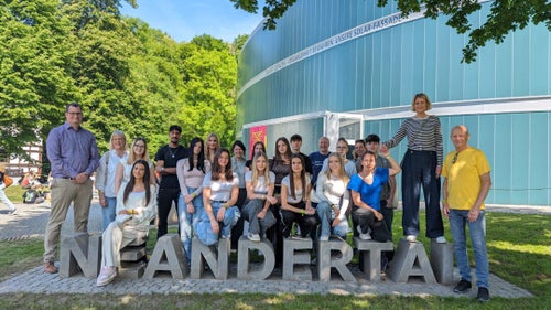Gruppenfoto vor dem Neanderthalmuseum in Mettmann bei Düsseldorf  Foto: FS Tisens