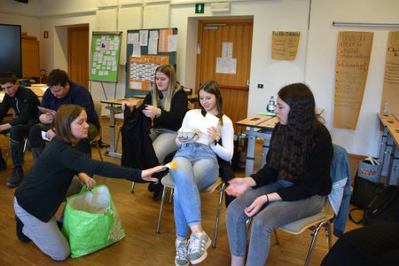 Konsumkompass mit Manuela Matzoll, 2. Kl. Foto: FS Tisens