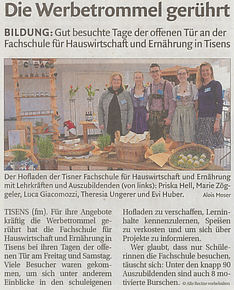 Tag der offenen Schule 2023, Hofladen mit Lehrkräften und Auszubildenden. Foto: FS Tisens