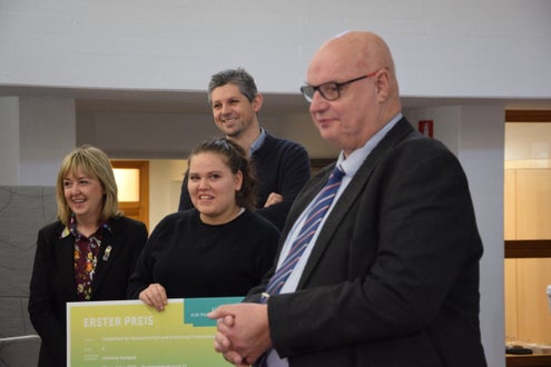 Preisverleihung Wettbewerb politische Bildung 2. Klasse. Foto: FS Tisens