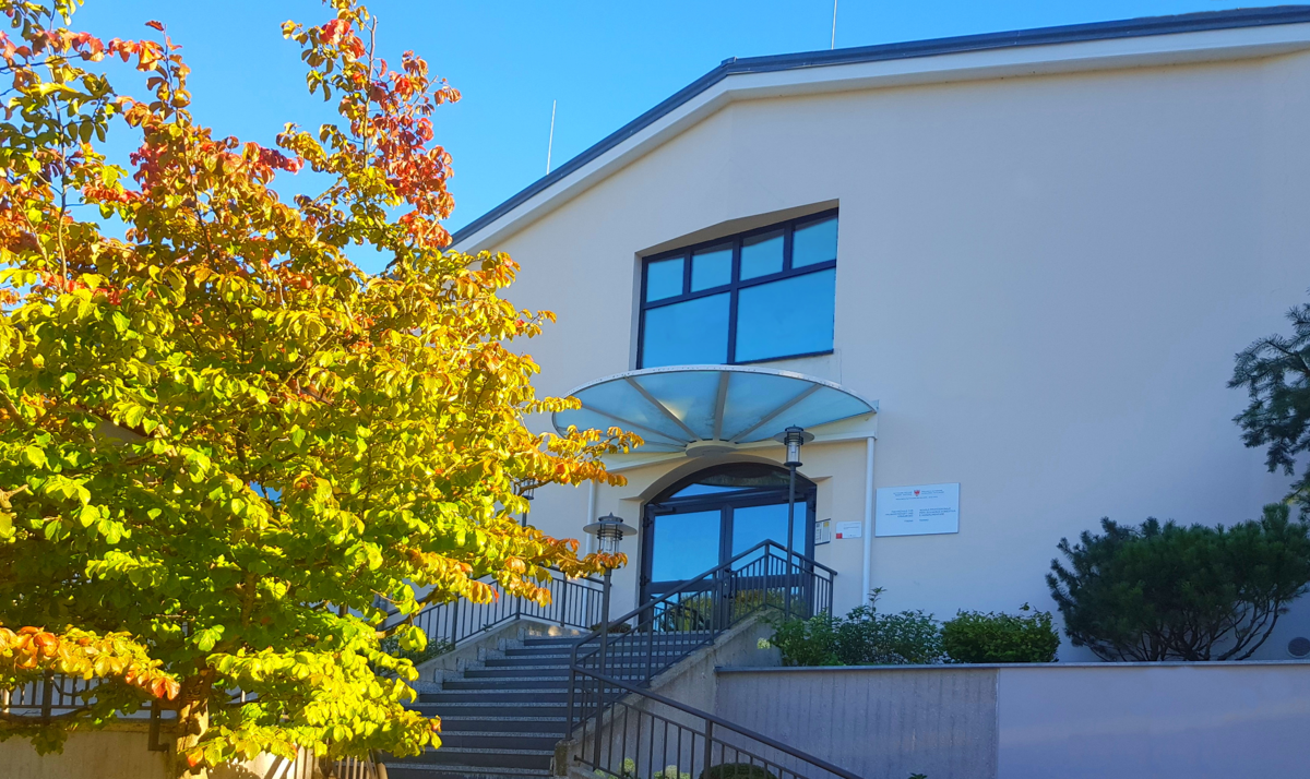 Fassade der Fachschule Tisens Foto: FS Tisens