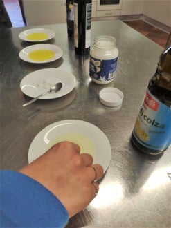 Geschmacksschulung Speiseöle im Fach Ernährungslehre