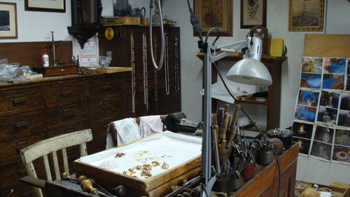 Schmuckwerkstatt,laboratorio per metalli stile fiorentino. Foto: FS Tisens